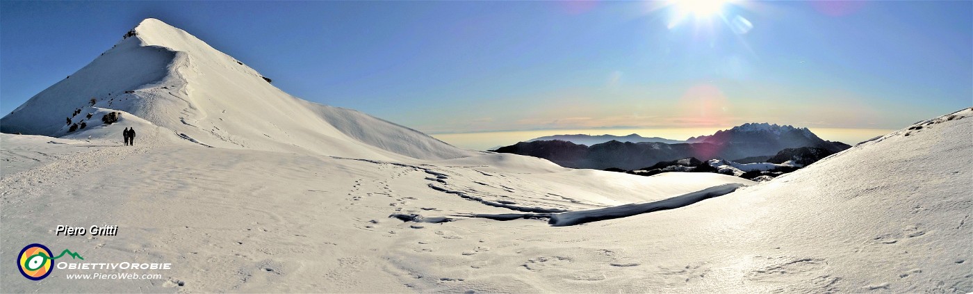 67 Panoramica controsole verso il Sodadura, i Piani d'Artavaggio, il Resegone....jpg